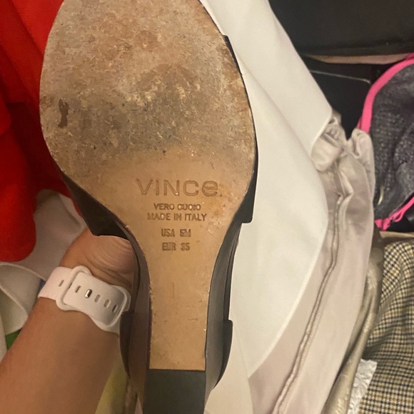 Vince Katia Cut Out Bootie - Picture 5 of 6